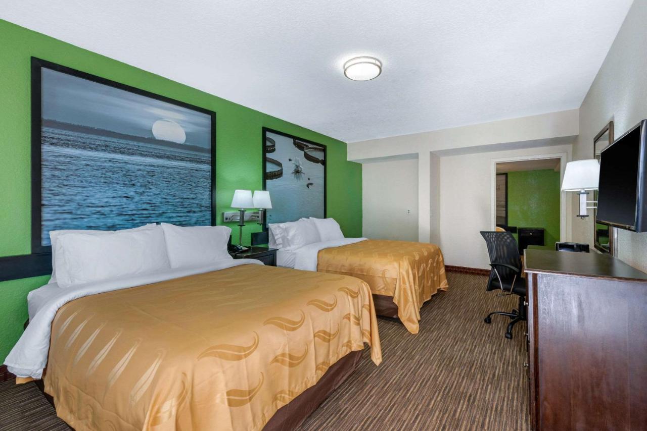 1 King Bed, 2 Queen Beds, Nonsmoking at Quality Inn Daytona Beach Oceanfront