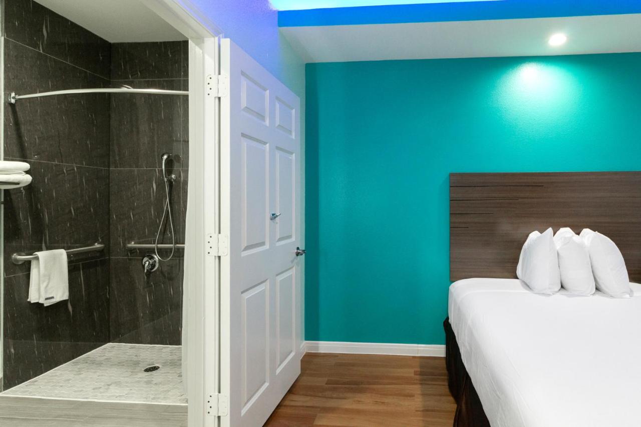 Handicap Double Queen Non Smoking at Americas Best Value Inn Aldine Westfield