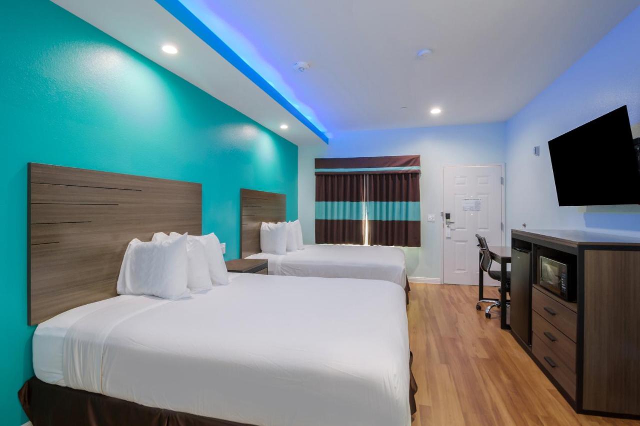 Handicap Double Queen Non Smoking at Americas Best Value Inn Aldine Westfield