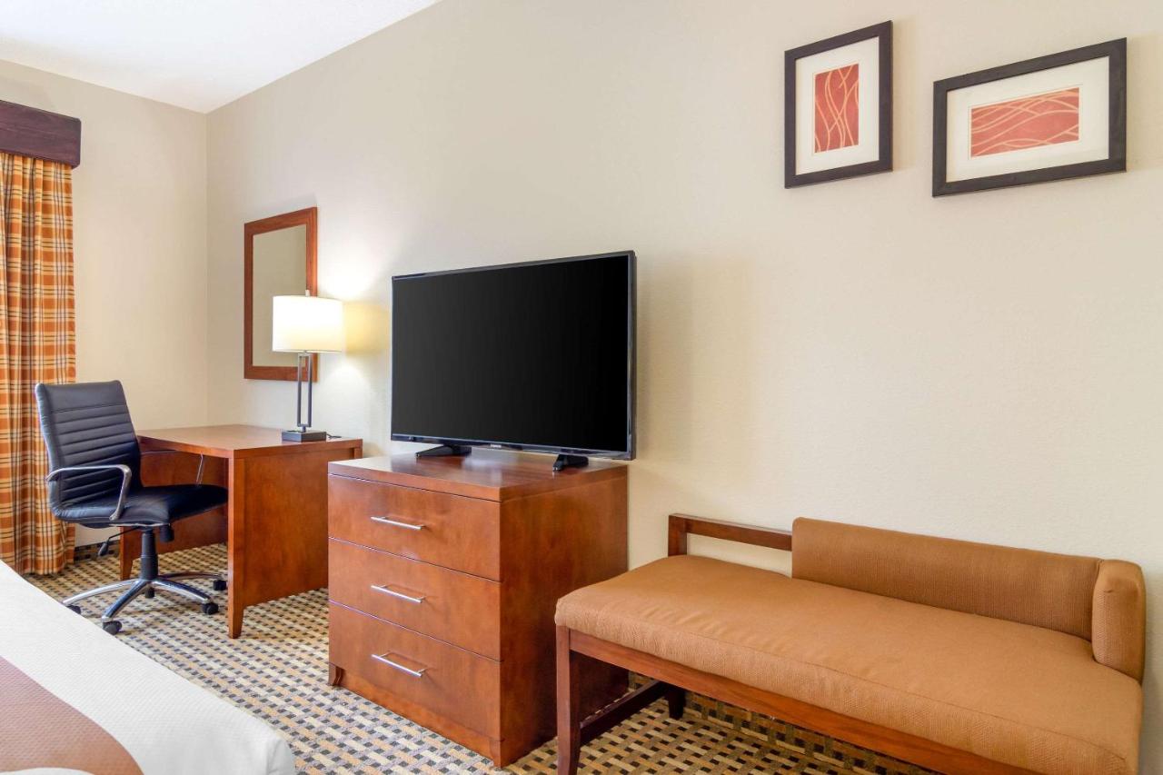 King Suite with Sofa Bed - Non-Smoking at Quality Inn & Suites Decatur - Atlanta East