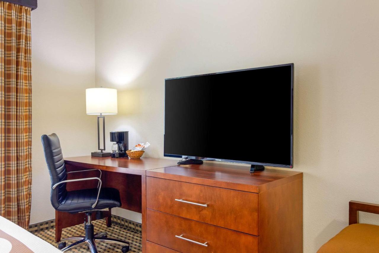 King Suite - Accessible/Non-Smoking at Quality Inn & Suites Decatur - Atlanta East