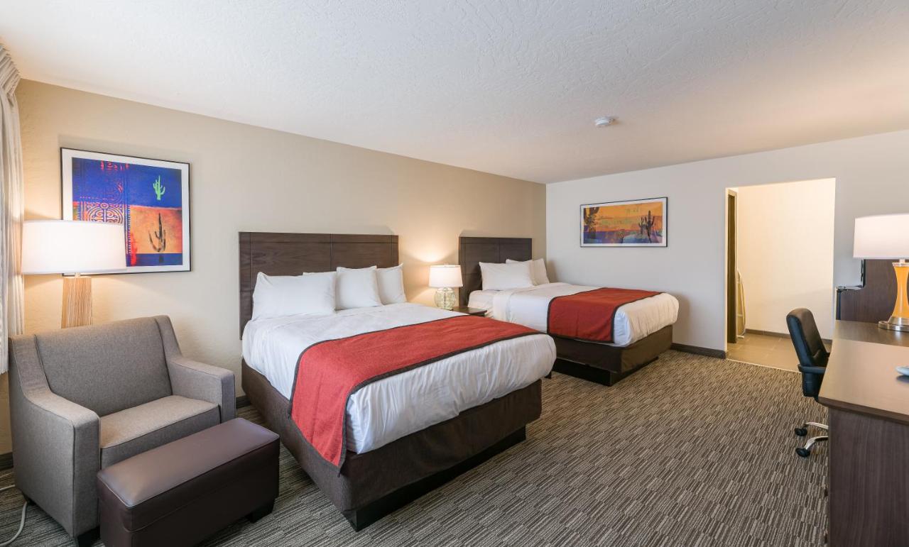 Queen Room with Two Queen Beds- Non-Smoking at Lux Verde Hotel