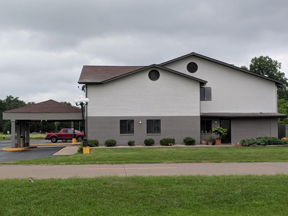 | Americas Best Value Inn West Frankfort
