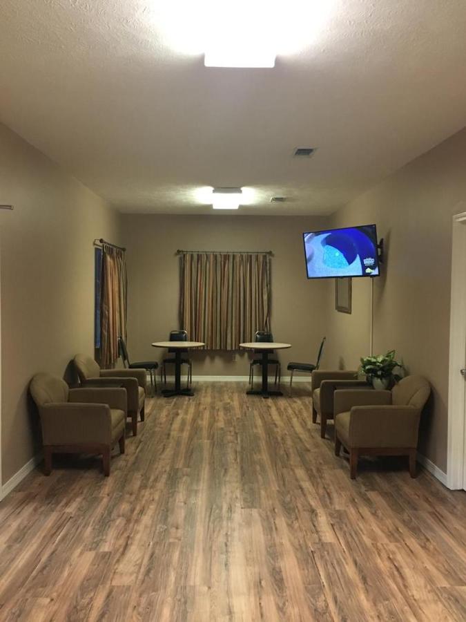  | Oak Tree Inn Eupora