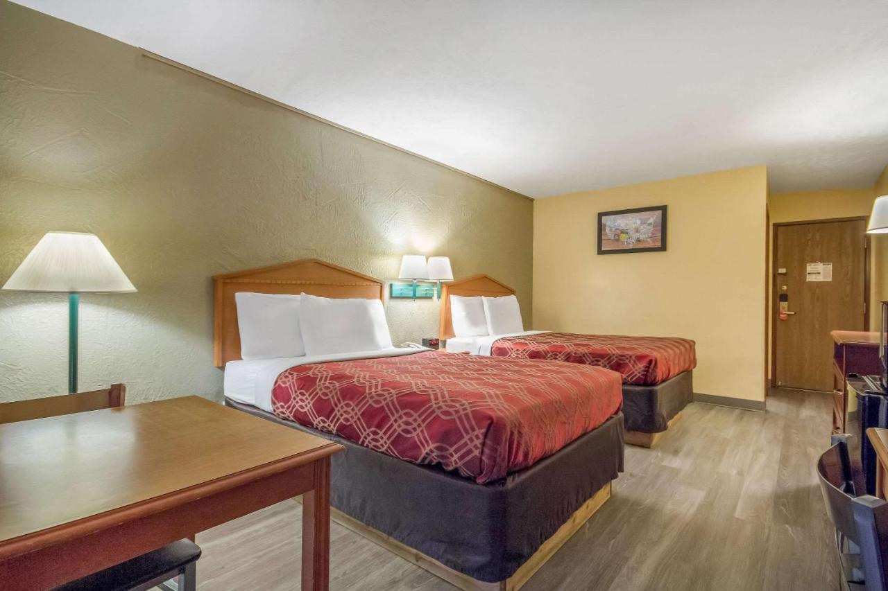  | Econo Lodge Lansing - Leavenworth