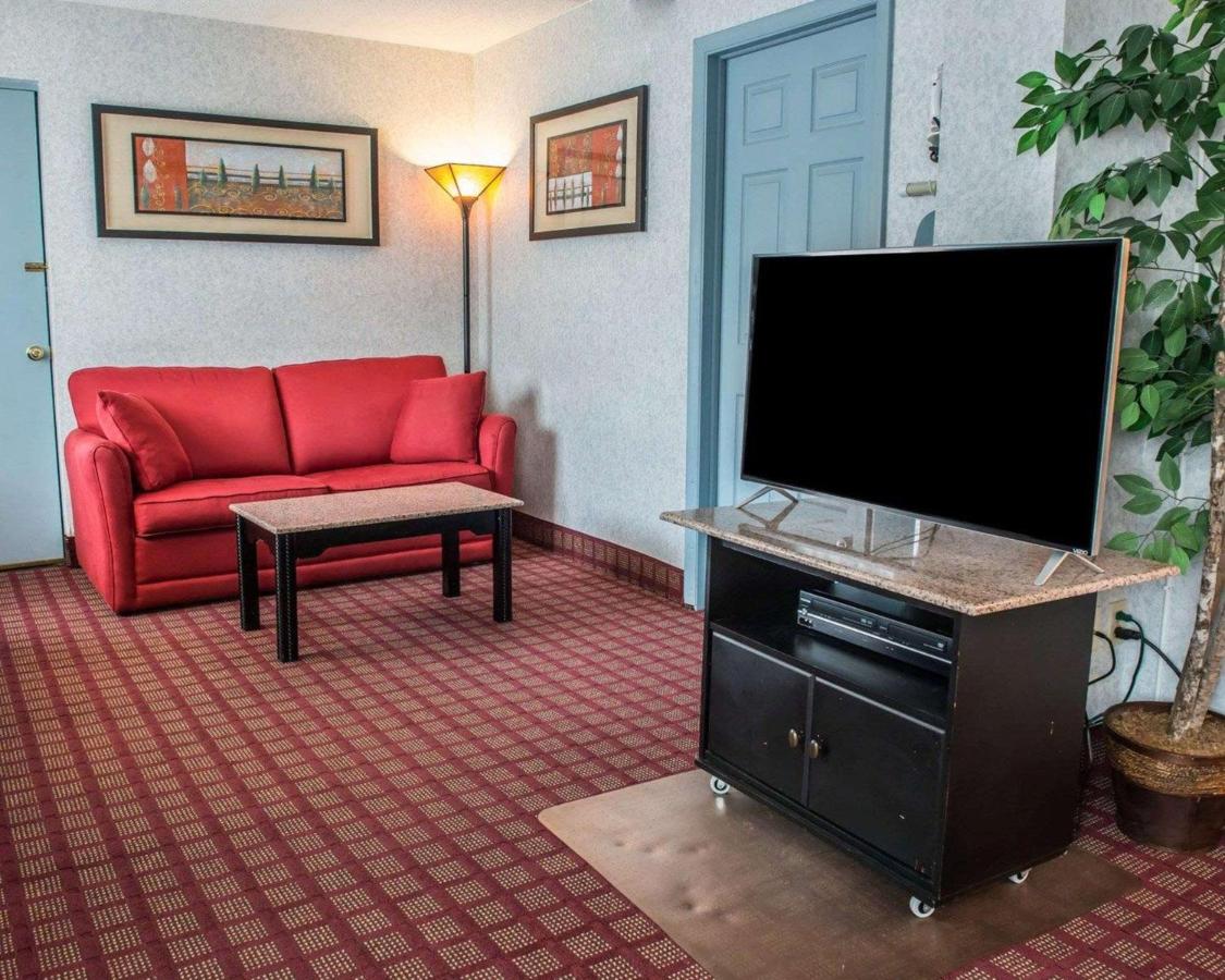 | Quality Inn & Suites North Gibsonia
