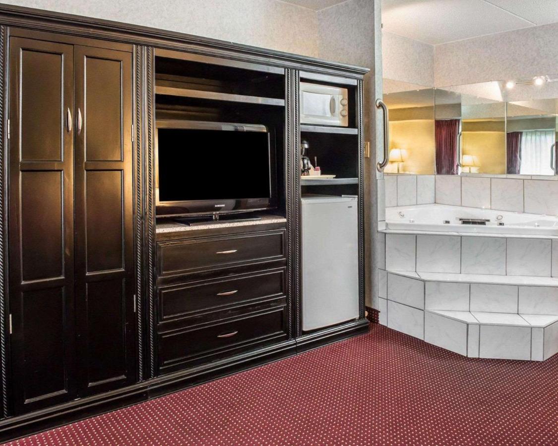 | Quality Inn & Suites North Gibsonia