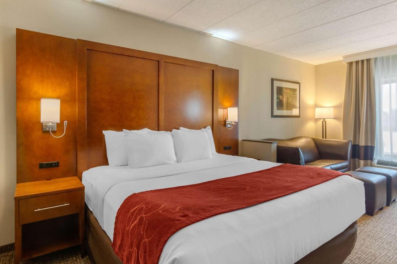 Standard King Room - Non-Smoking at Comfort Suites South Park