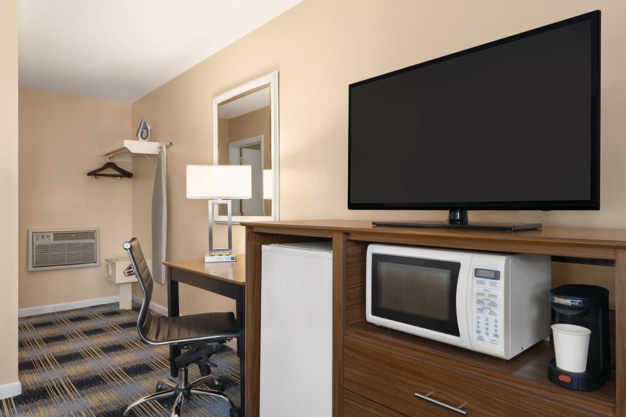 | Days Inn by Wyndham Middletown/Newport Area
