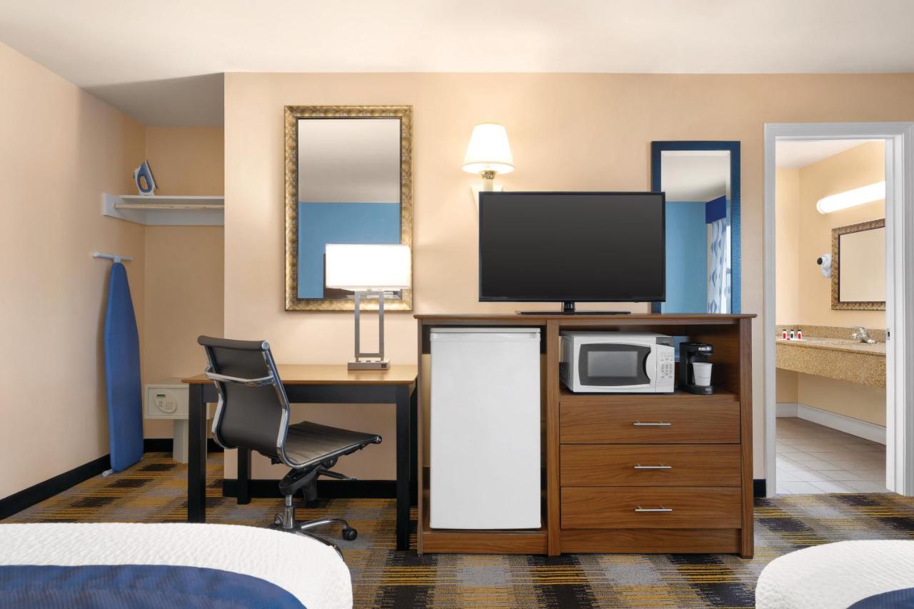 | Days Inn by Wyndham Middletown/Newport Area