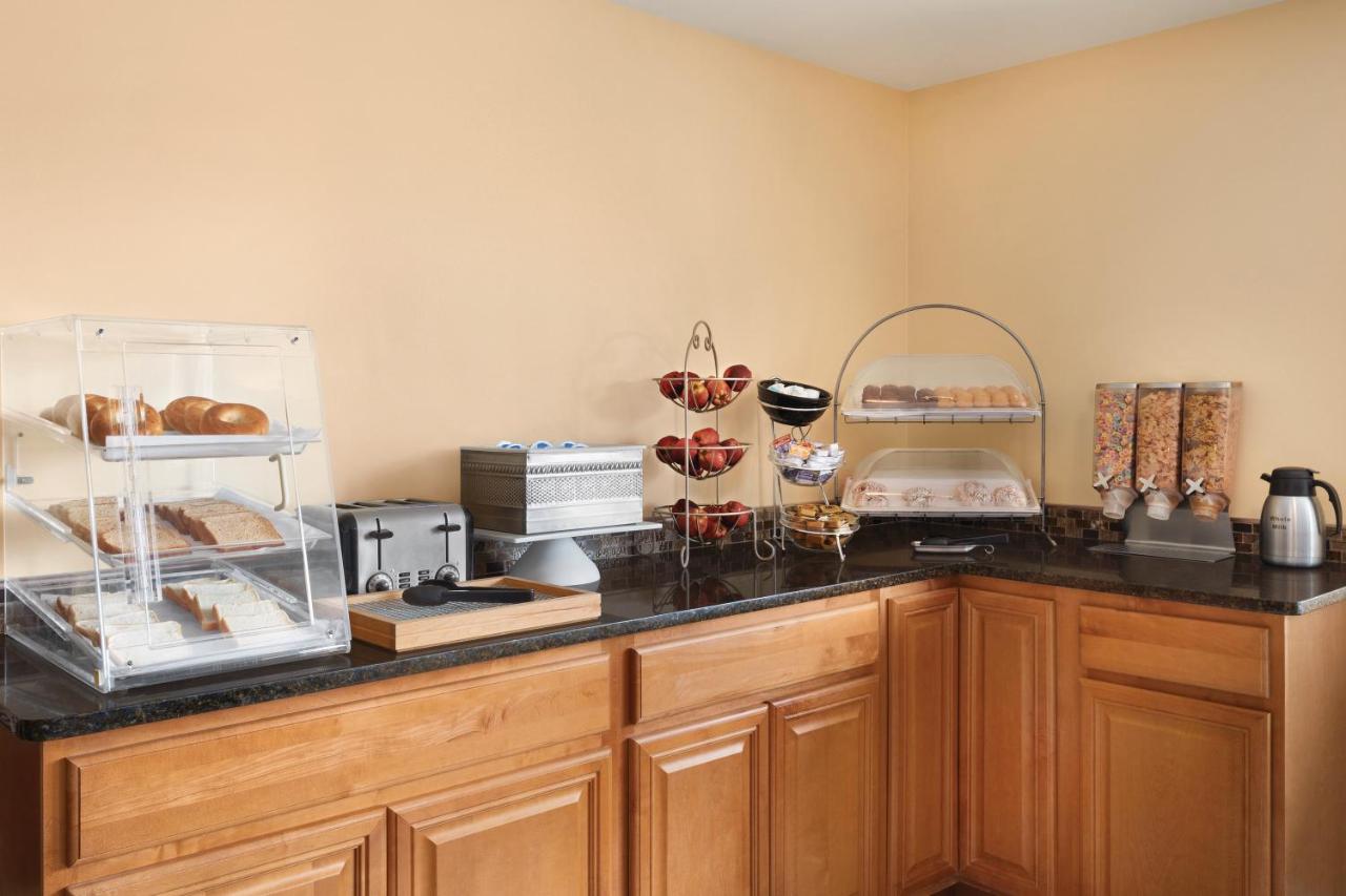 | Days Inn by Wyndham Middletown/Newport Area