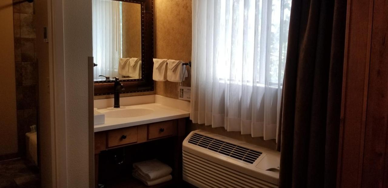 Courtyard Compact Room One Queen Bed at The Rockwell Inn