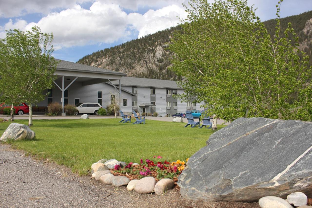 | Whitewater Inn
