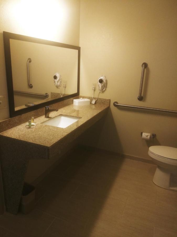 Queen Room - Disability Access at Cobblestone Hotel & Suites - Harborcreek