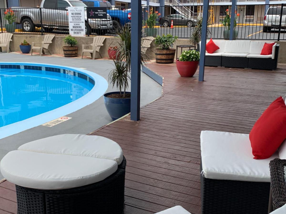 | R Nite Star Inn and Suites -Home of the Cowboys & Rangers