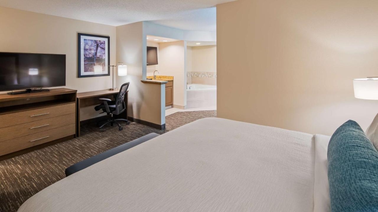 | Best Western Plus Hudson I-94