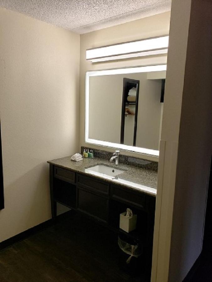Executive Suite at Club - Hotel Nashville Inn & Suites