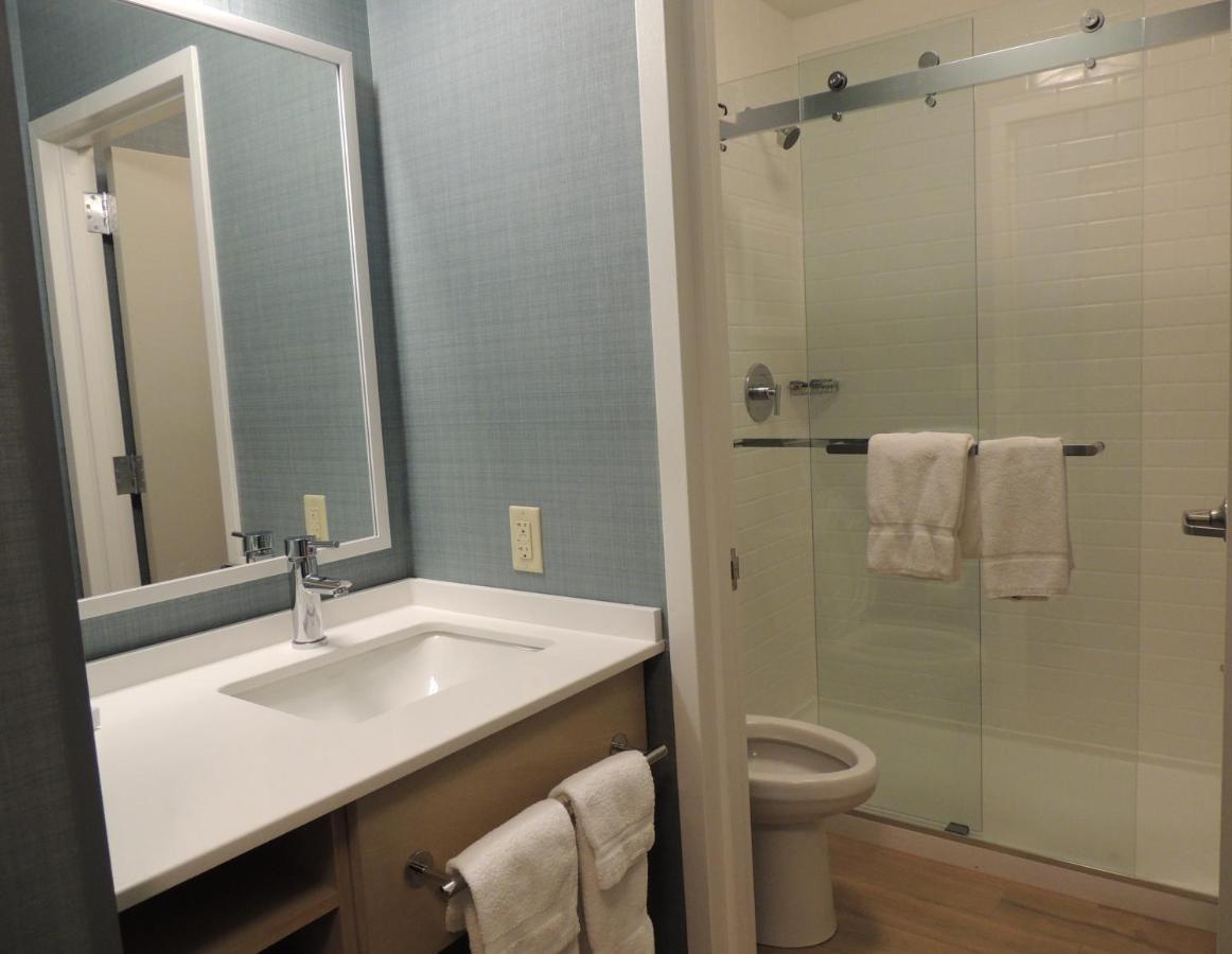 Superior King Room at The Inn at Longwood Medical