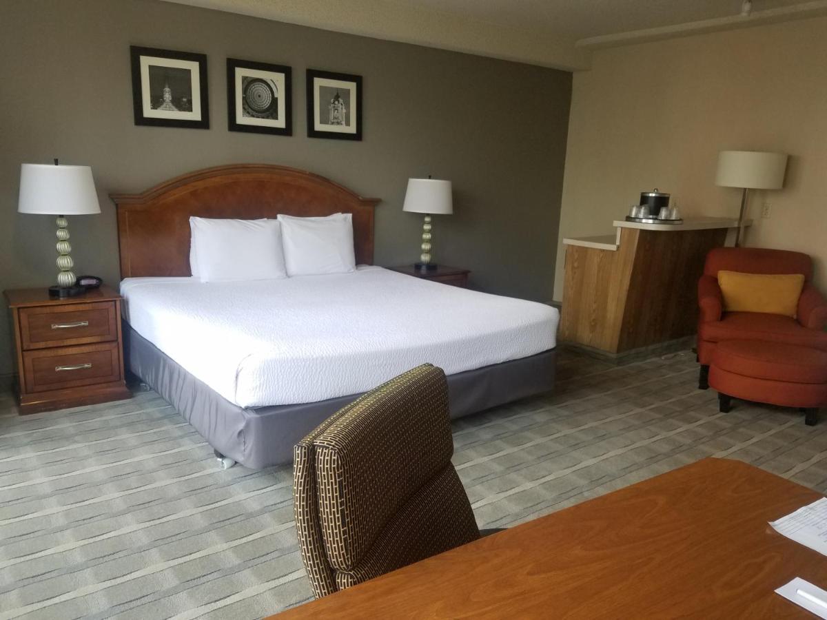 King Room at Inn At The Convention Center
