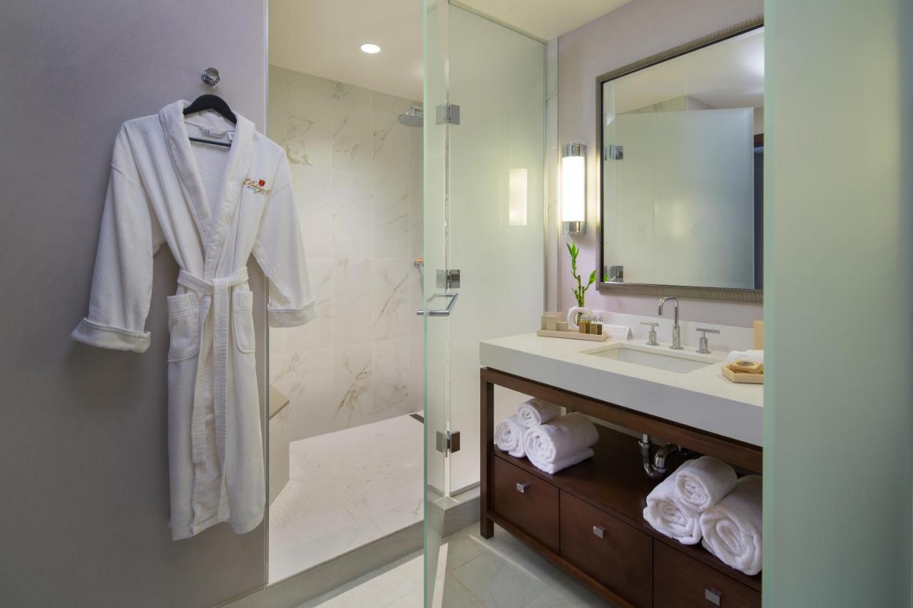 Deluxe King Room at Parkwest Bicycle Casino