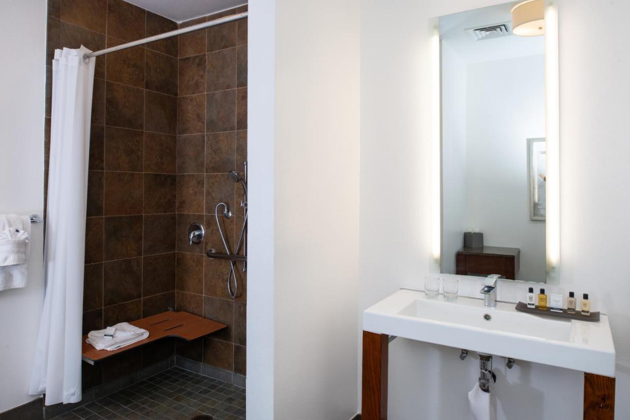 King Room - Disability Access at Wine Valley Inn