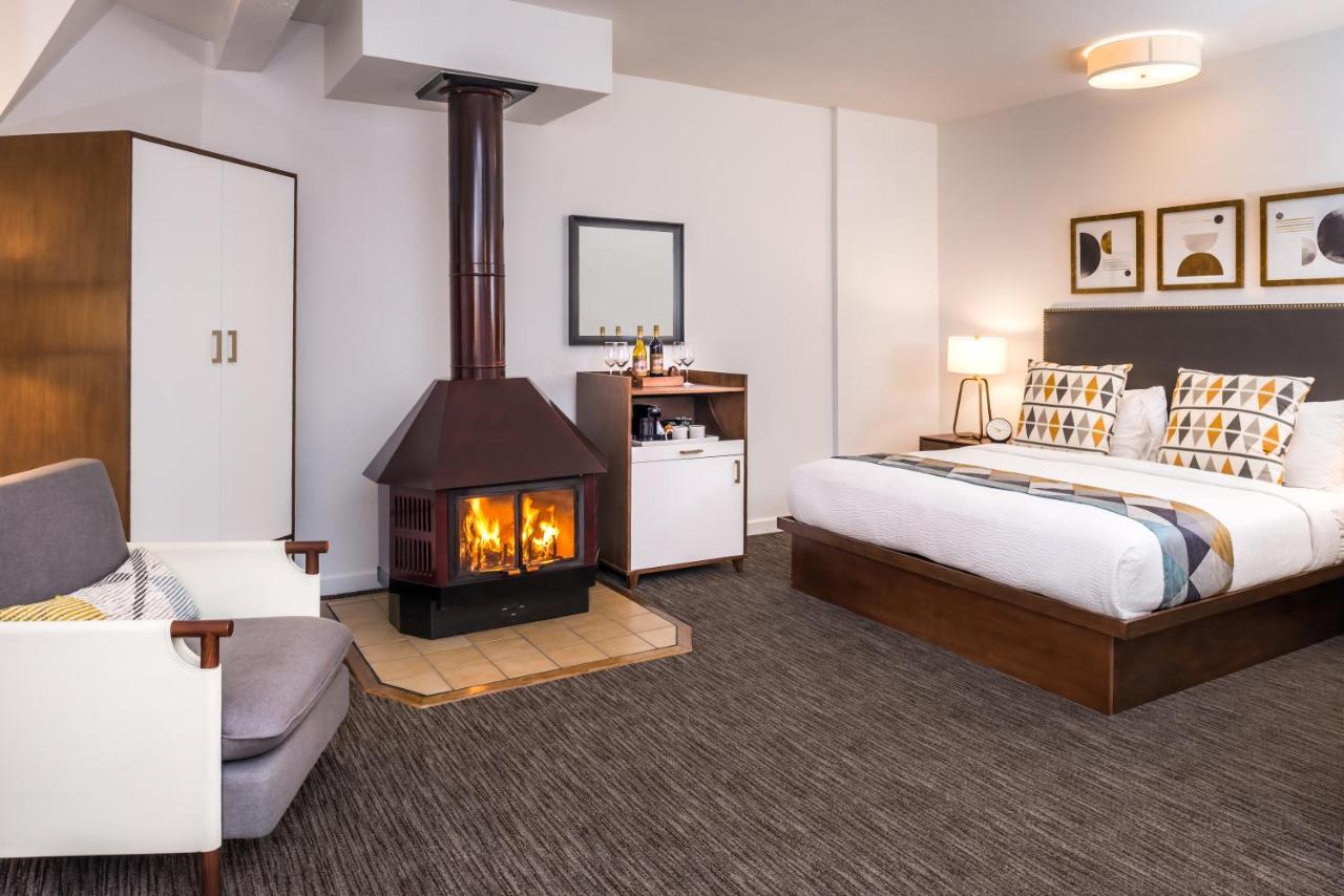 Village Tower King at Wine Valley Inn