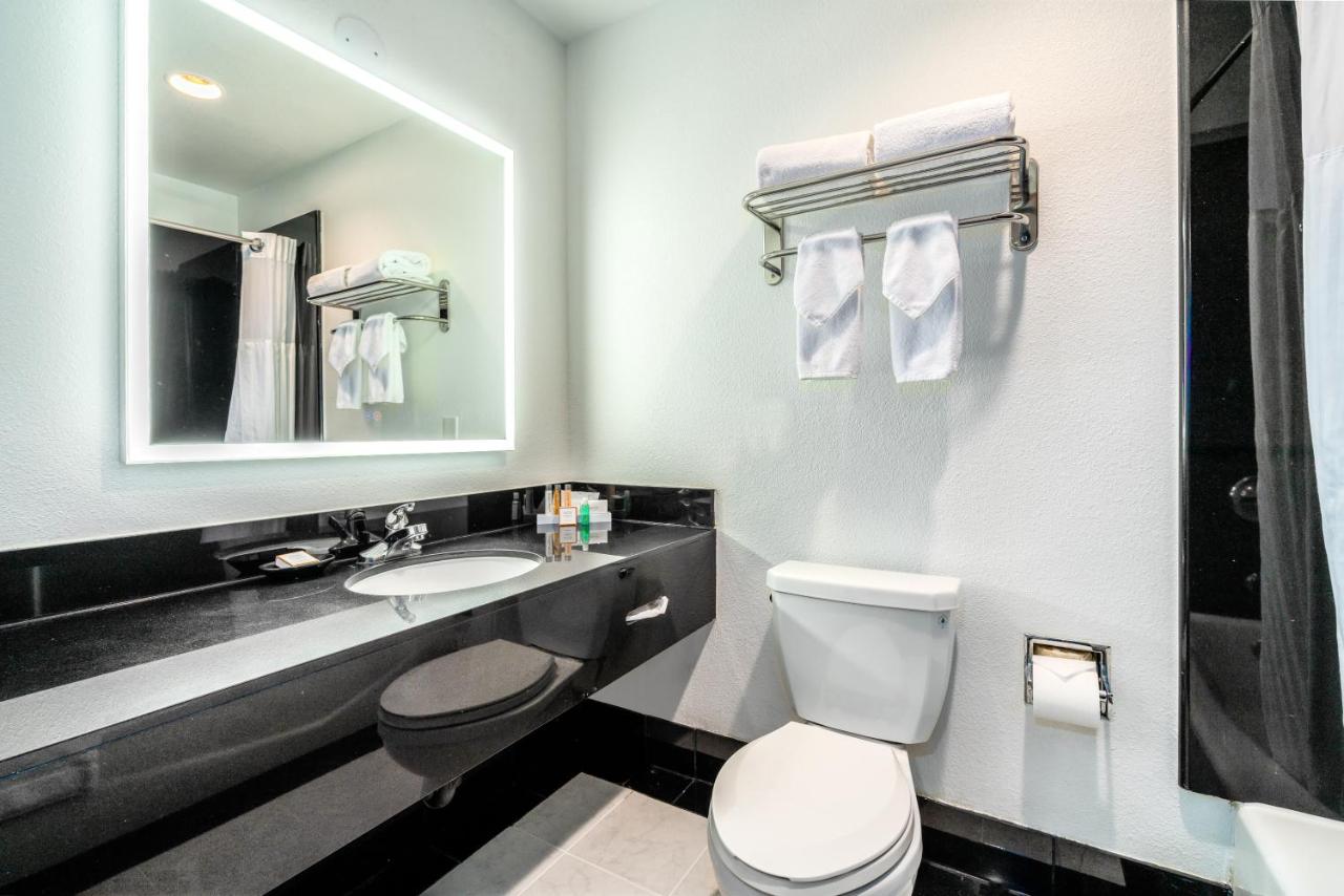 Single Room - Disability Access at Century Park Hotel