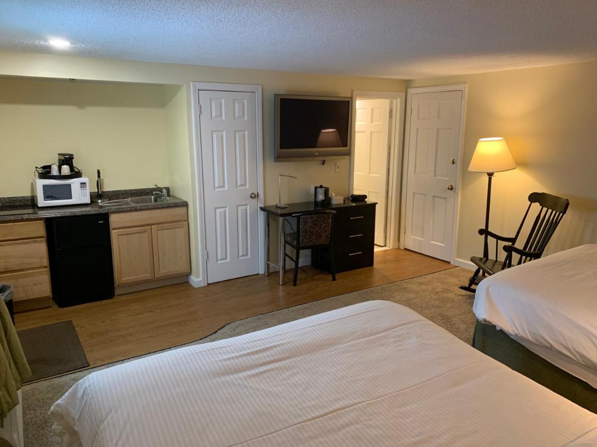 | Four Winds Country Motel