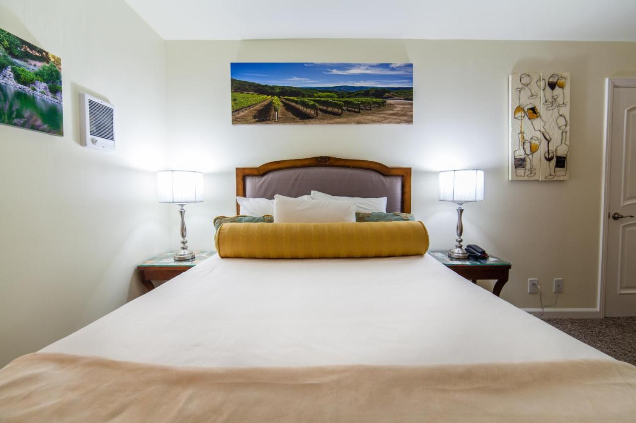  | The Vendange Carmel Inn & Suites