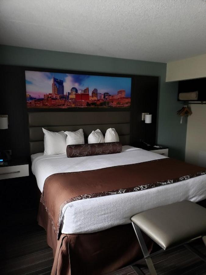 Executive Suite at Club - Hotel Nashville Inn & Suites