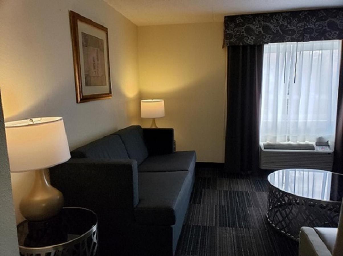 Executive Suite at Club - Hotel Nashville Inn & Suites