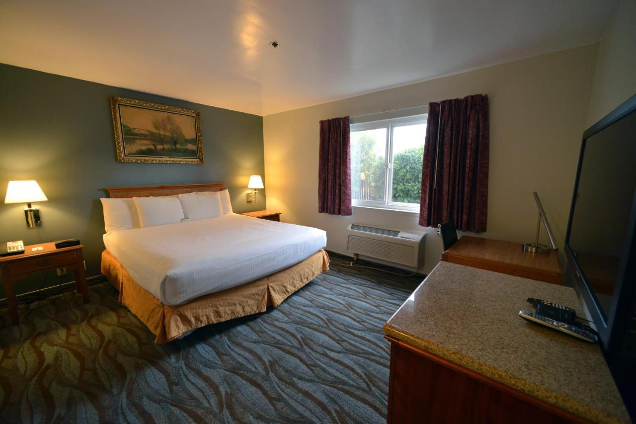King Room at Cherry Orchard Inn