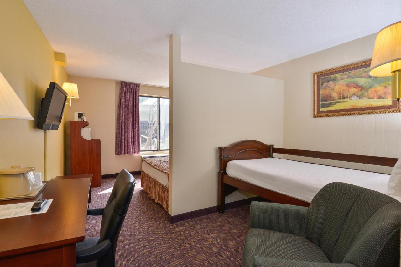  | Lamplighter Inn-South