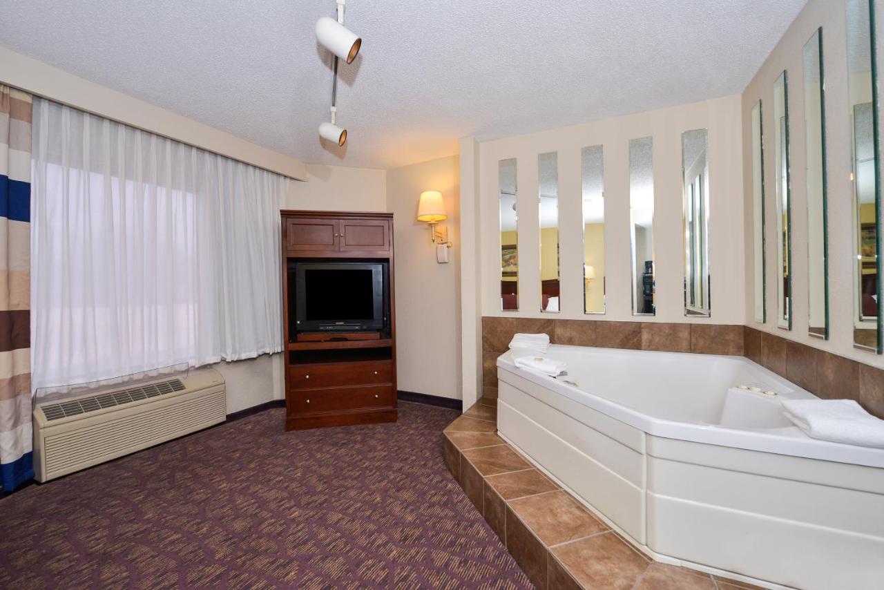  | Lamplighter Inn-South