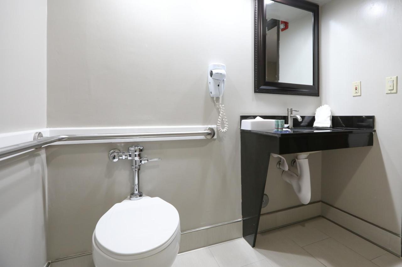 King Suite - Disability Access/Non-Smoking at Best Western Lanai Garden Inn & Suites