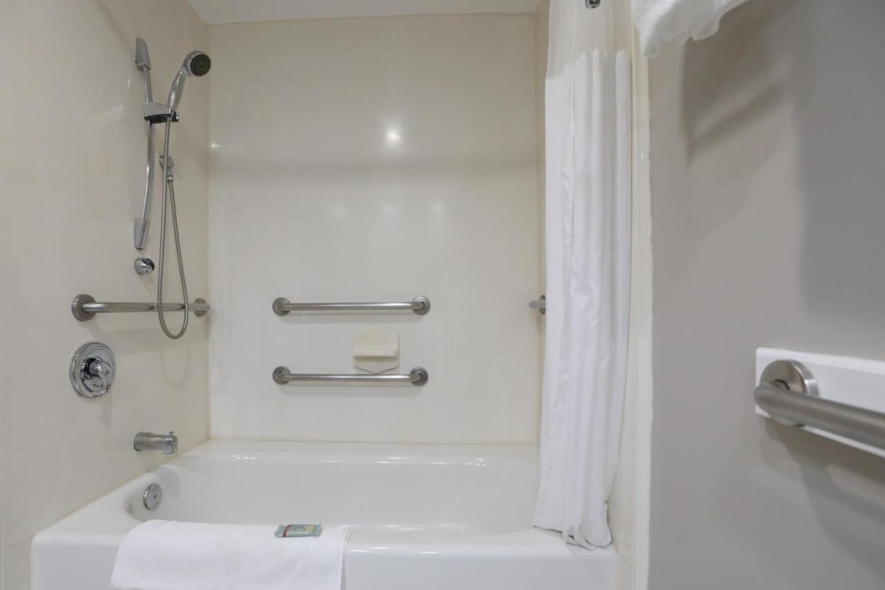 King Suite - Disability Access/Non-Smoking at Best Western Lanai Garden Inn & Suites