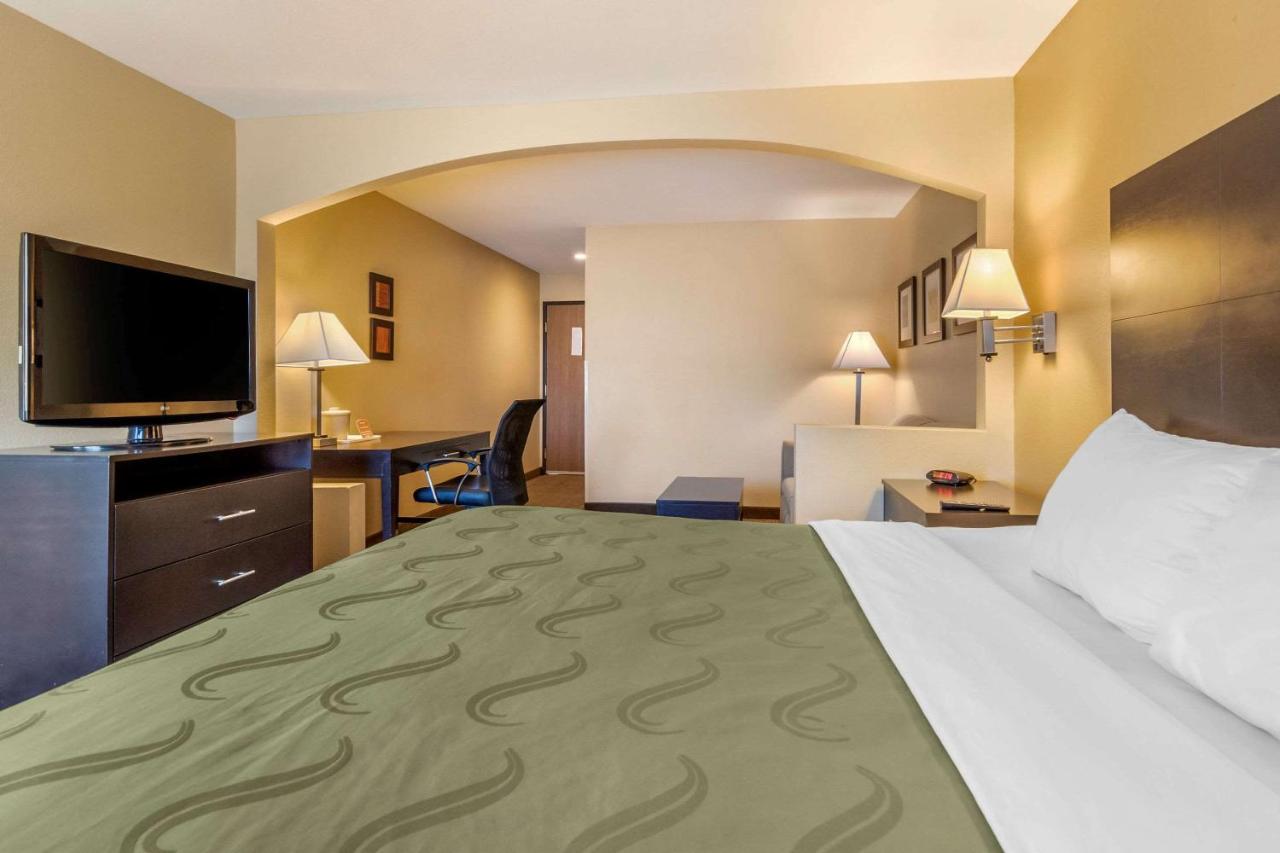 King Suite at Quality Inn & Suites Lenexa Kansas City