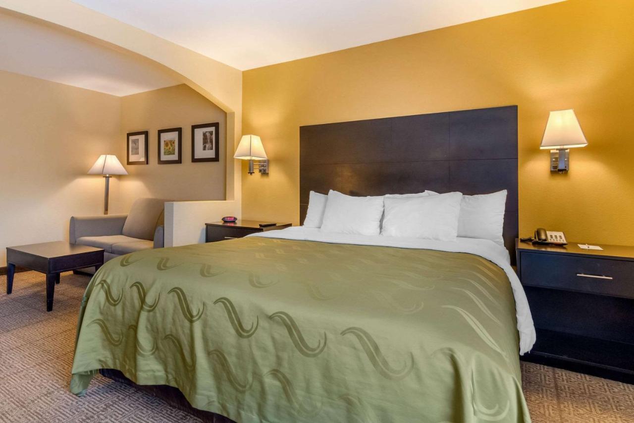 King Suite at Quality Inn & Suites Lenexa Kansas City
