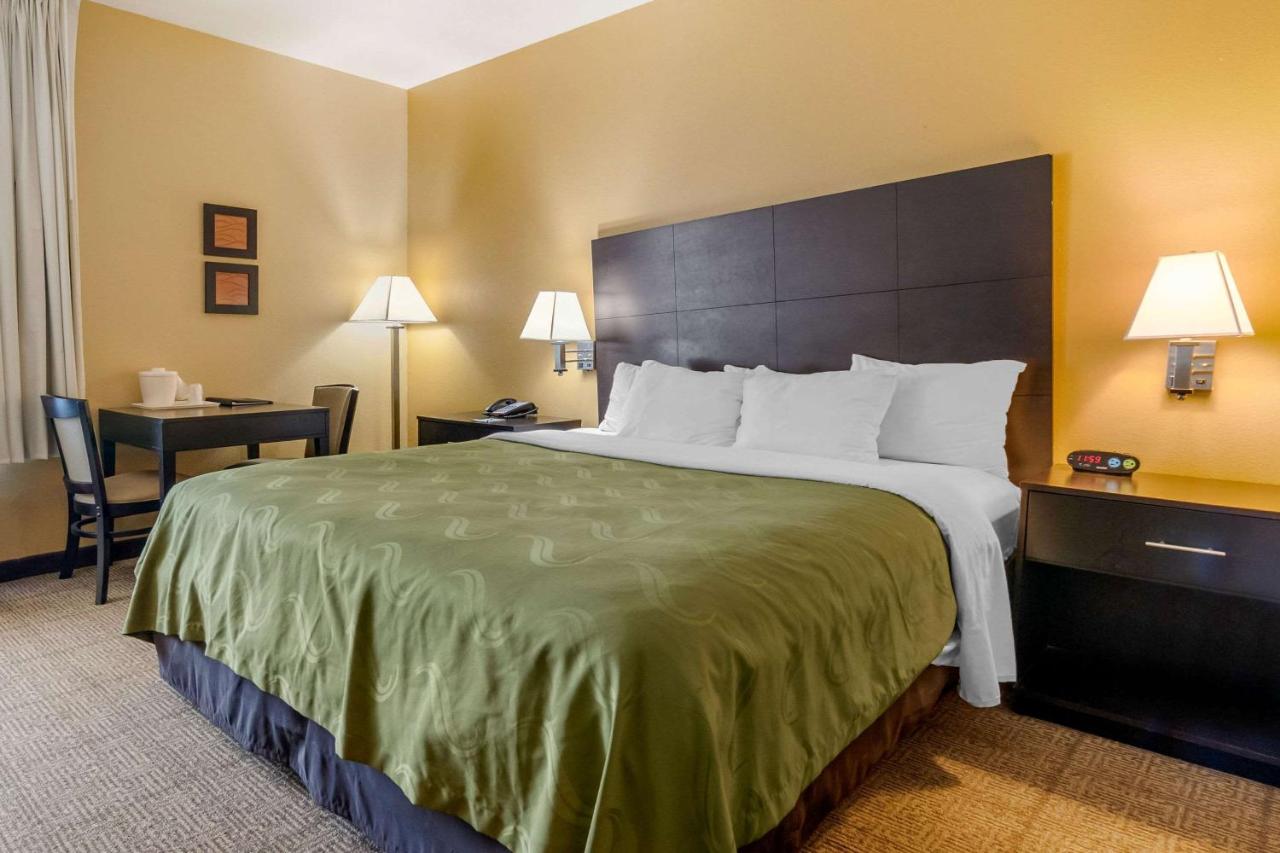 King Room - Accessible/Non-Smoking at Quality Inn & Suites Lenexa Kansas City