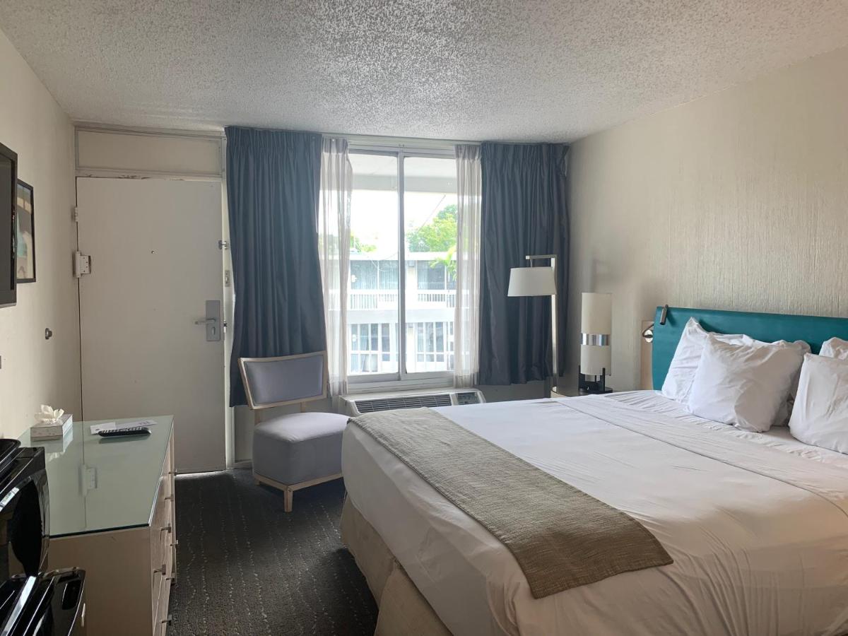 Queen Room at Floridian Hotel