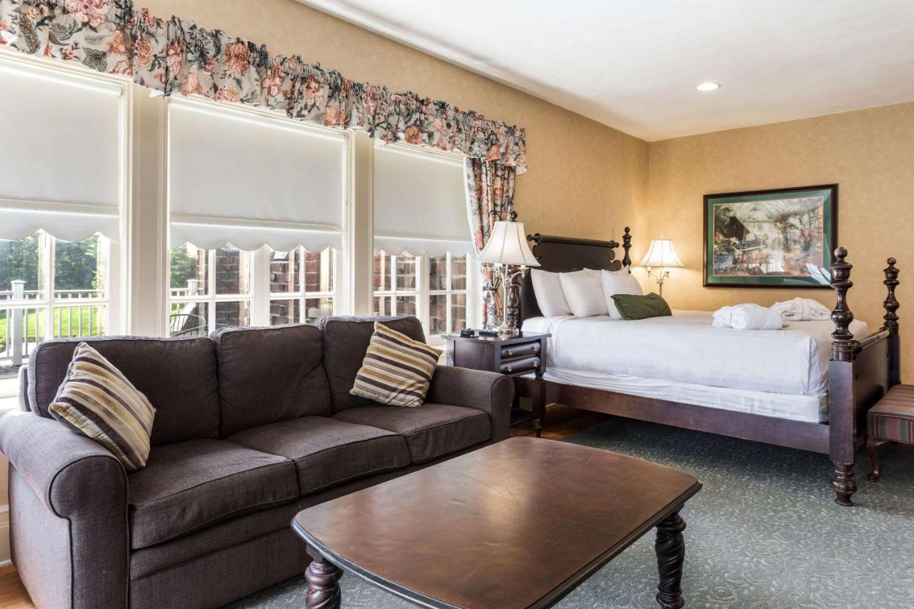 King Suite with Balcony - Non-Smoking at Traditions Hotel & Spa, Ascend Hotel Collection