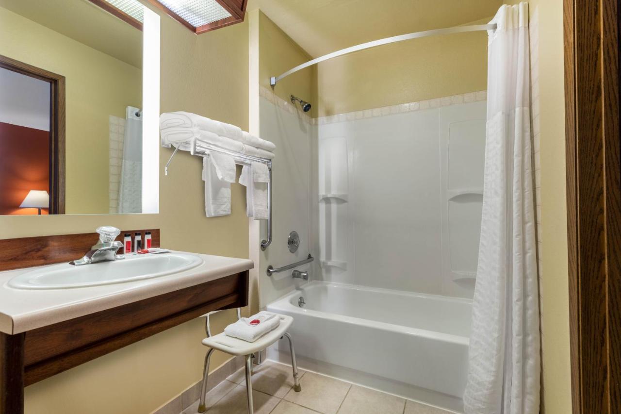 Queen Room with Two Queen Beds and Bath Tub - Mobility Accessible/Pet Friendly - Non-Smoking at Howard Johnson by Wyndham Leavenworth