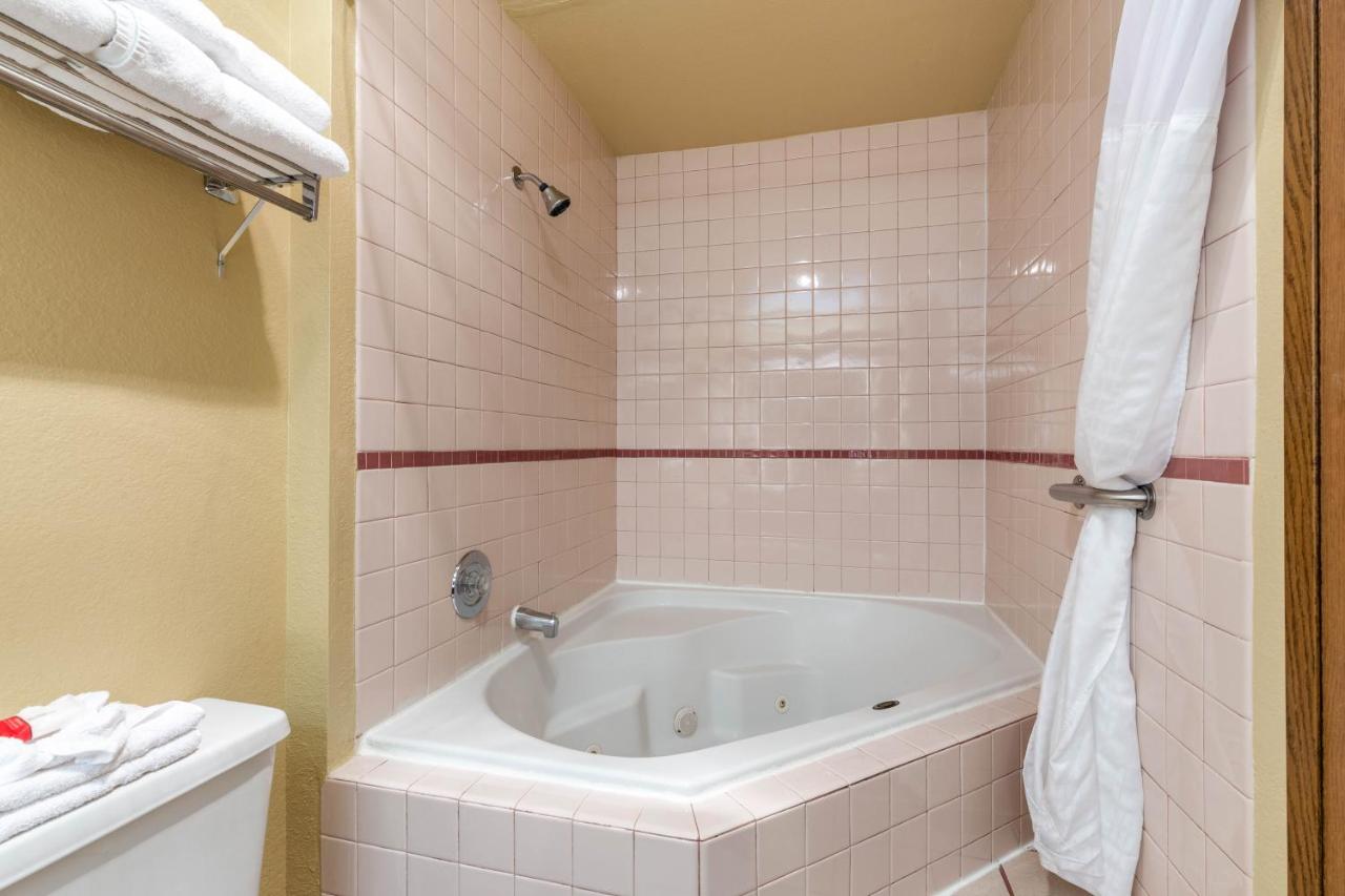 King Studio Suite - Non-Smoking at Howard Johnson by Wyndham Leavenworth
