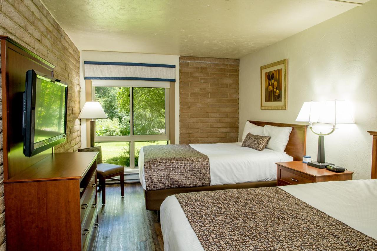 | Sandstone Creek Club Condominiums
