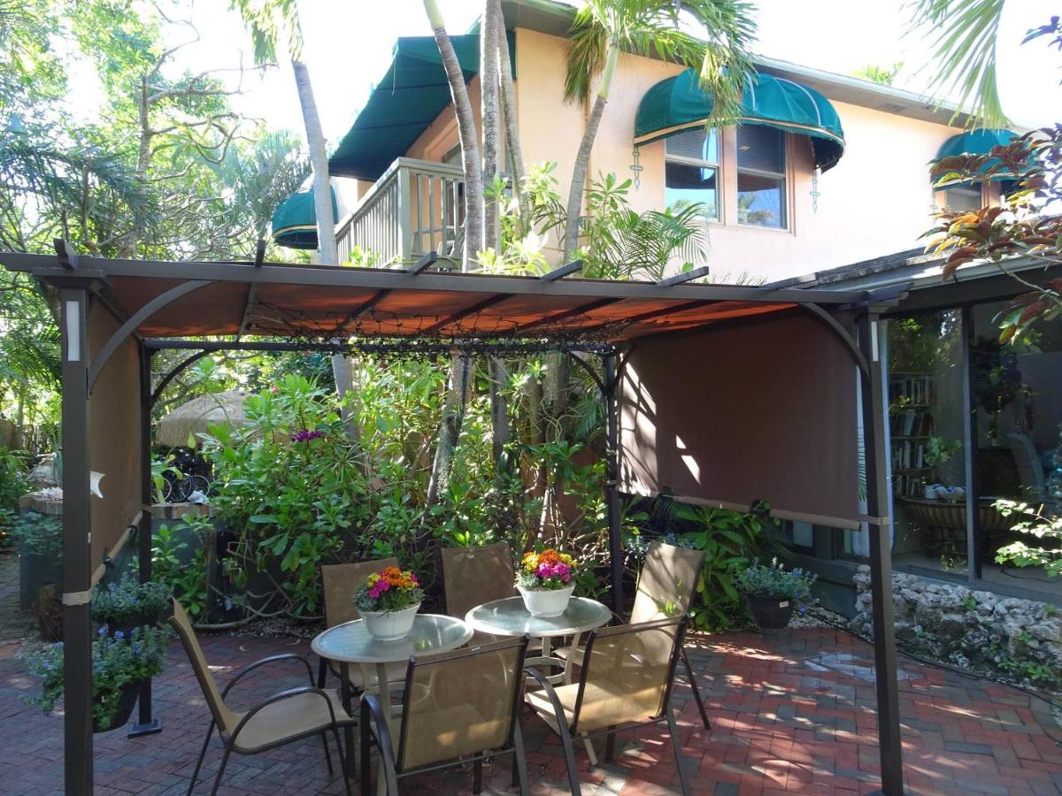 | Suite Dreams Inn by the beach