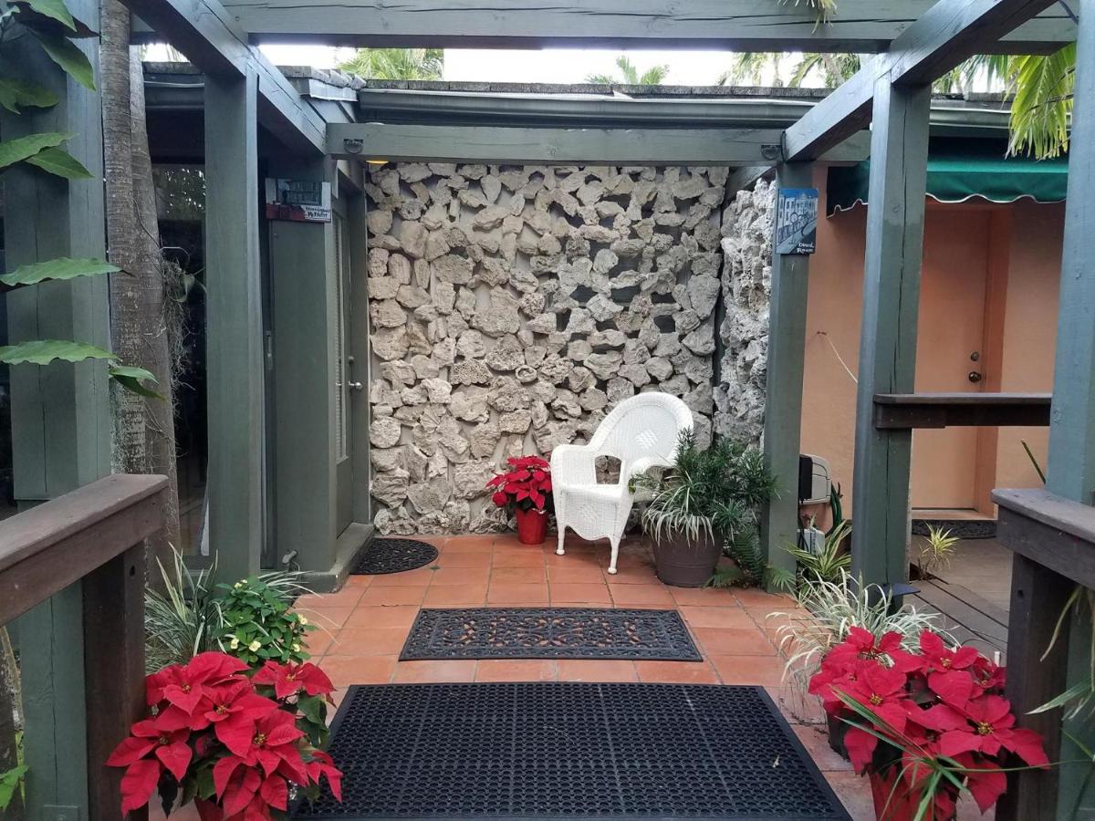 | Suite Dreams Inn by the beach