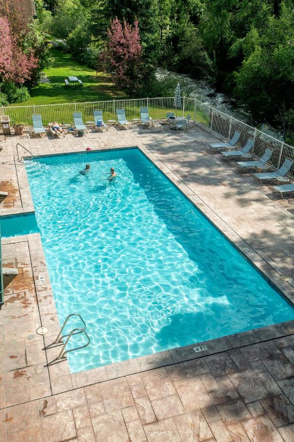 | Sandstone Creek Club Condominiums