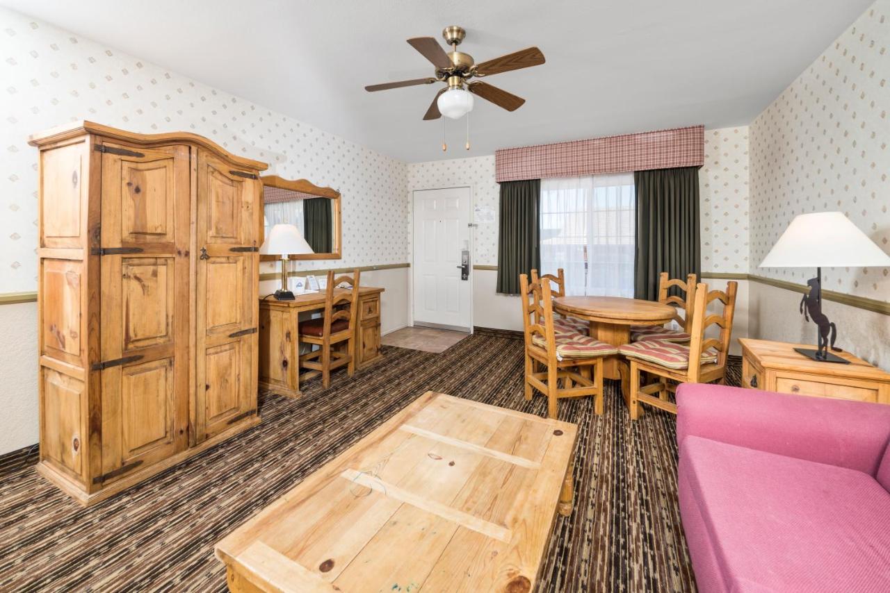 | Days Inn by Wyndham Lebec
