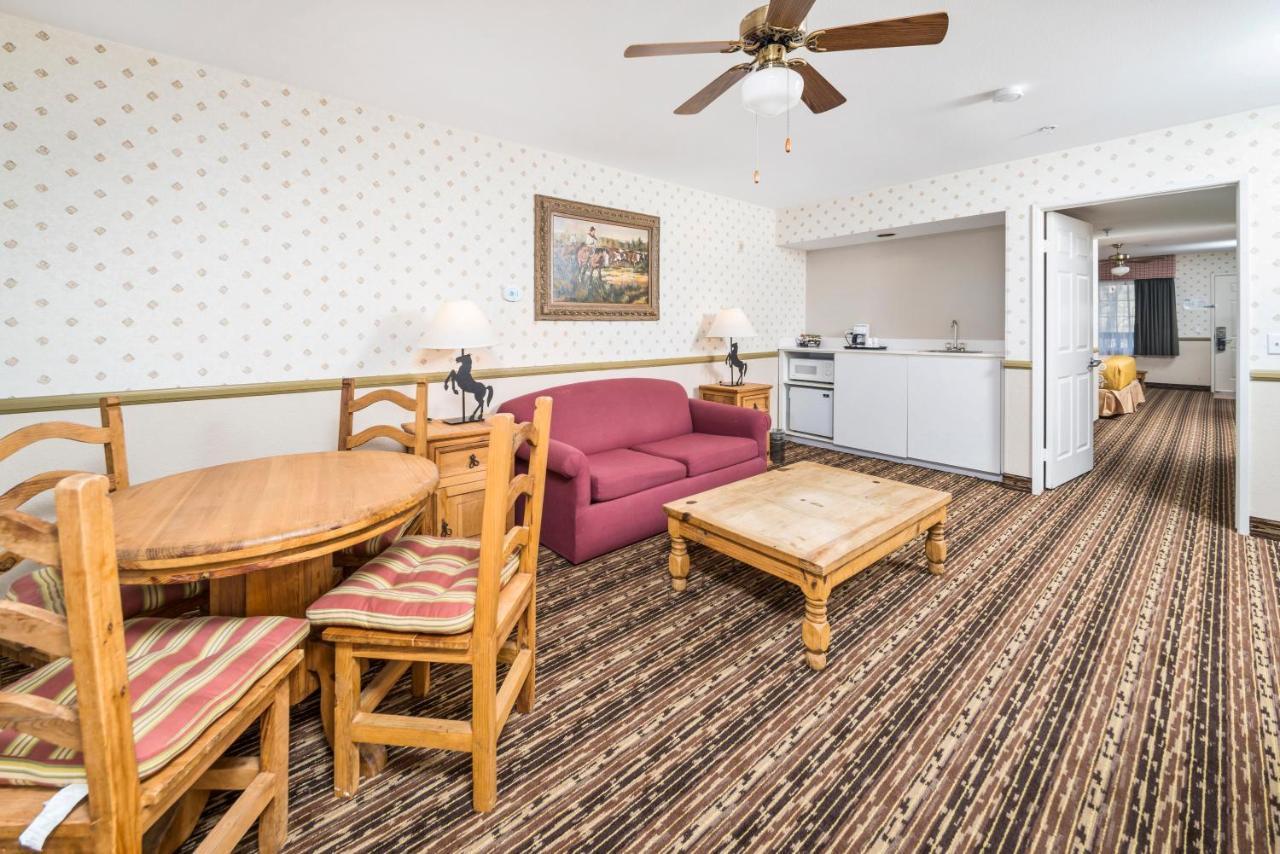 | Days Inn by Wyndham Lebec