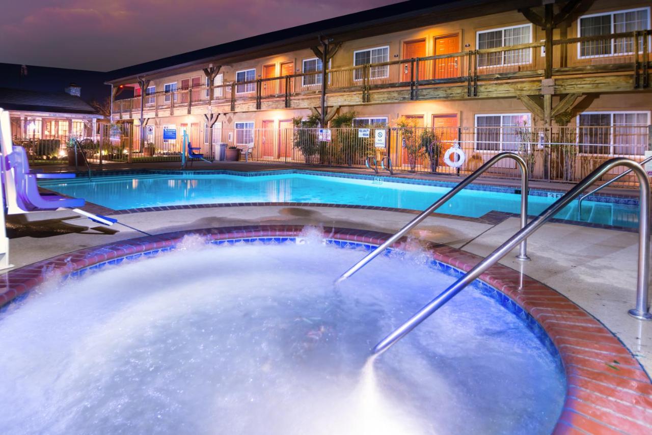 | Days Inn by Wyndham Lebec